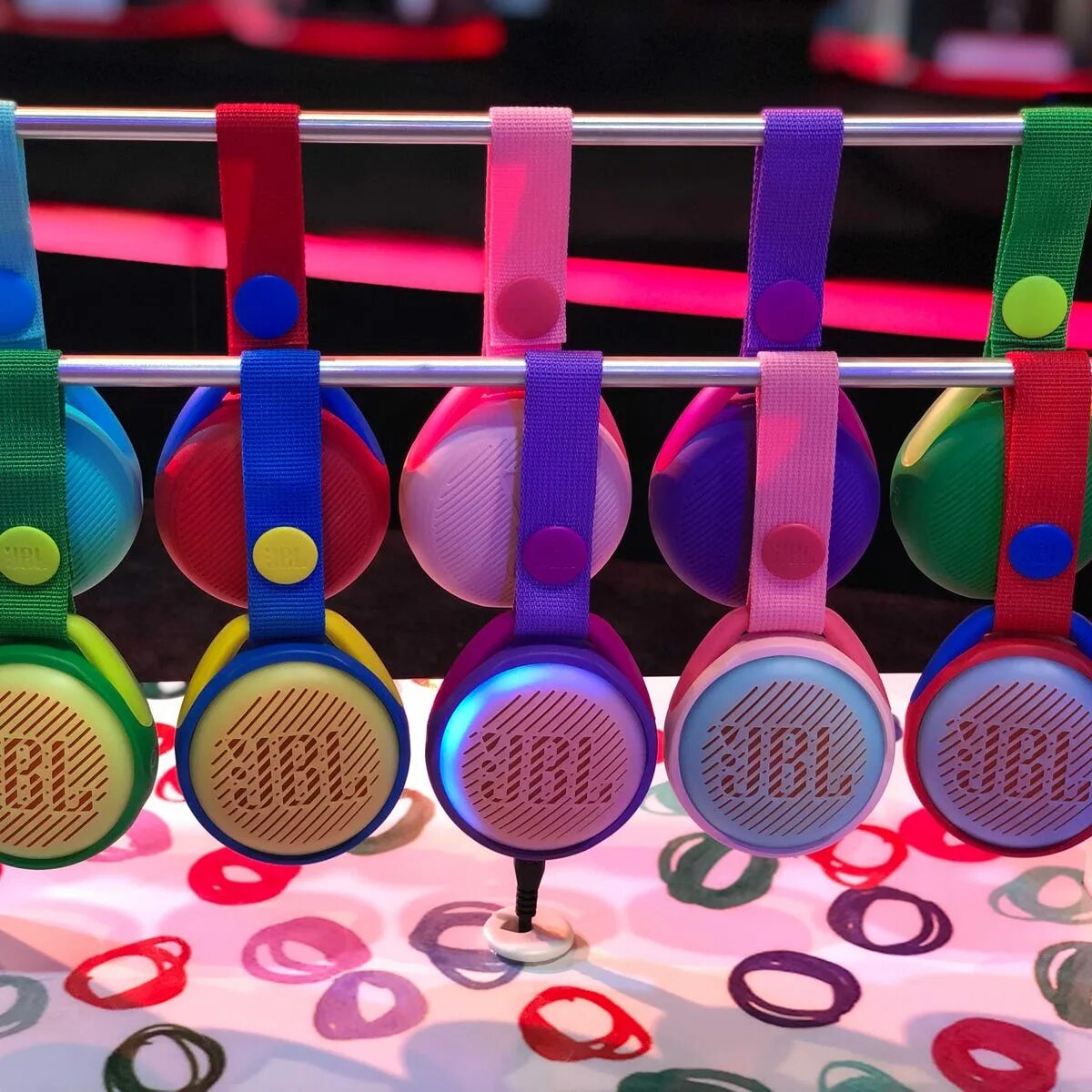 Jr pop. Jbl jr pop. jbl junior pop. колонка jbl детская jr pop. jbl gr pop.