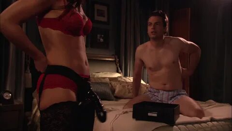 ausCAPS: Justin Kirk shirtless in Weeds 2-06 "Crush Girl Love Panic"