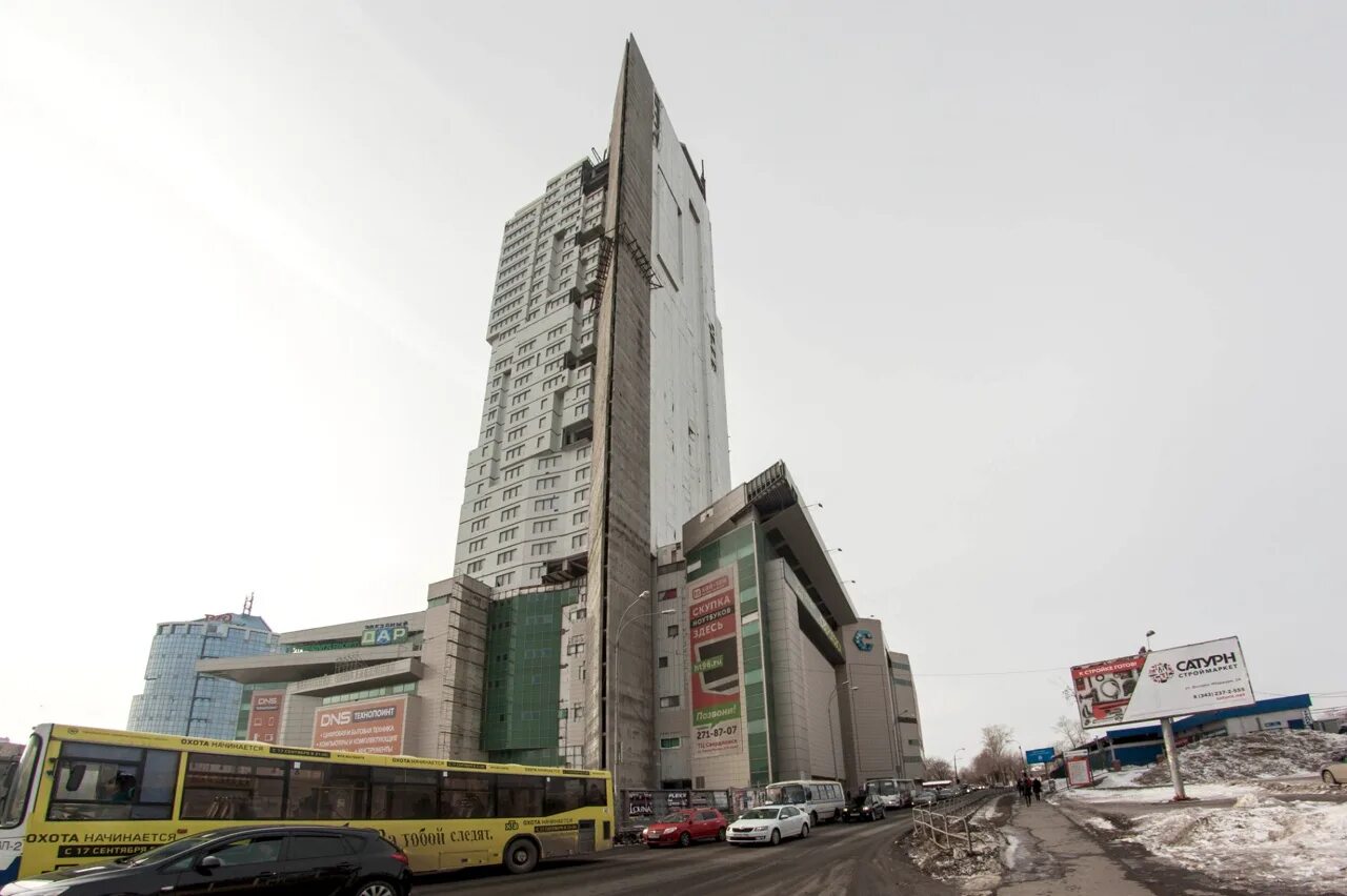 Небоскреб призма екатеринбург. Тц призма екатеринбург. Башня свердловск недострой. Недостроенная телебашня в екатеринбурге. Снос телебашни в екатеринбурге.