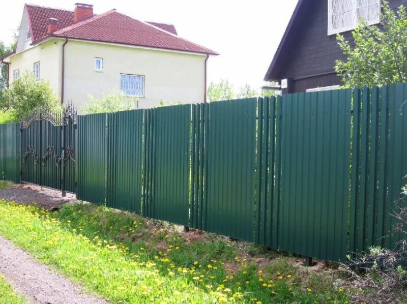 Комбинированный забор штакетник профлист