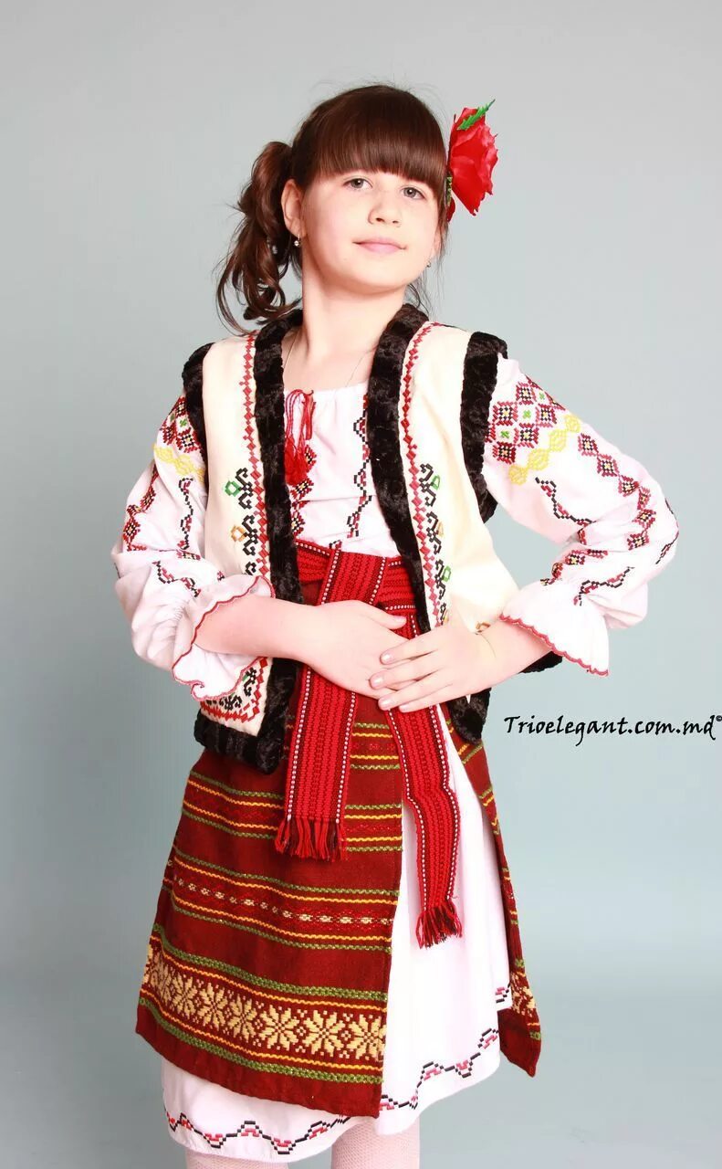 Молдаване женщины. Национальный костюм Молдавии. Национальная одежда Молдован. Национальный костюм Молдавии Гуцула. Костюм Националь Молдовенеск.