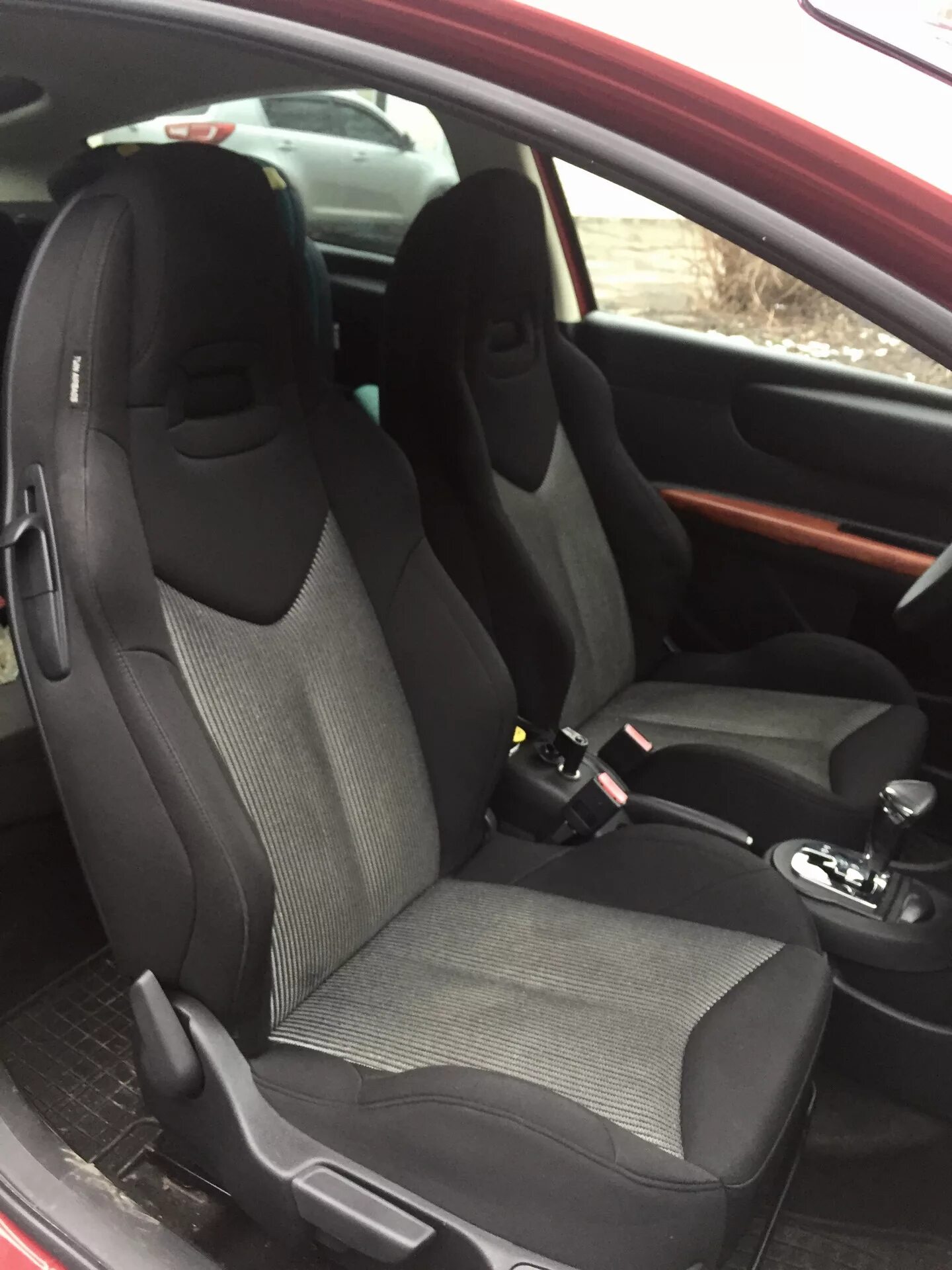 Стул пежо. Сиденье переднее пежо 308. Peugeot 408 салон сидения. Сиденья пежо 308. Сиденье переднее пежо 308.