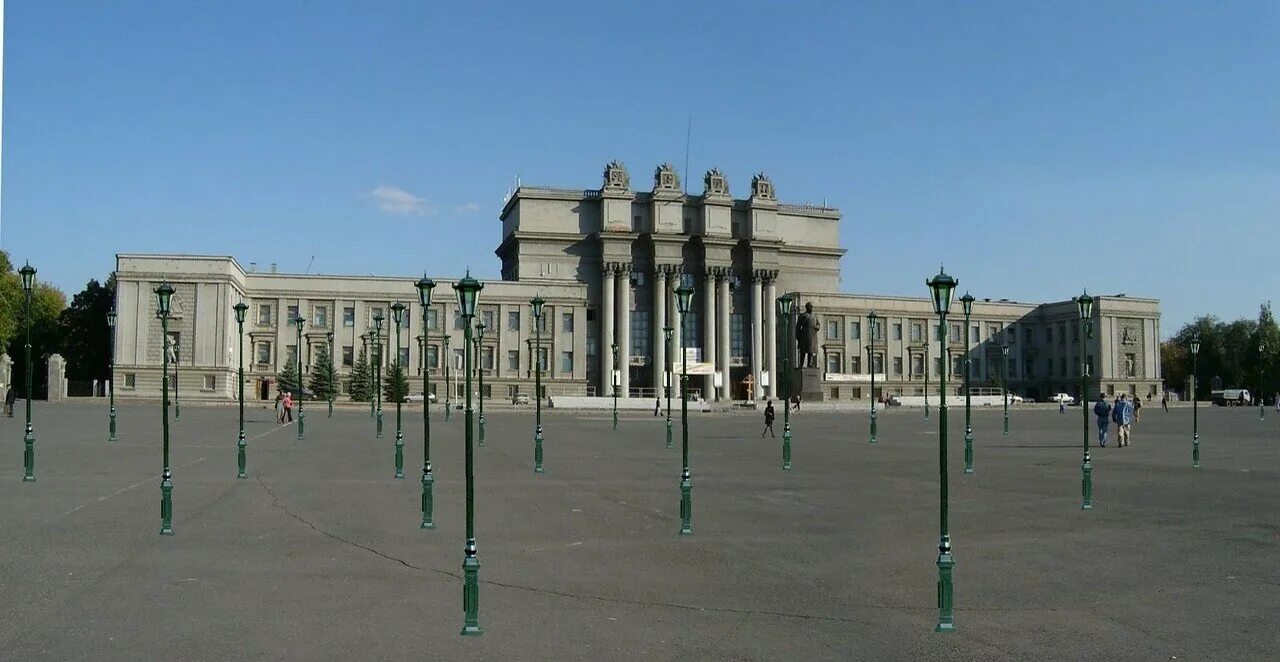 Площадь куйбышева самара самая большая в европе. Площадь им куйбышева в самаре. Самара центральная площадь. Площадь куйбышева самара. Площадь куйбышева в самаре самая большая в европе.