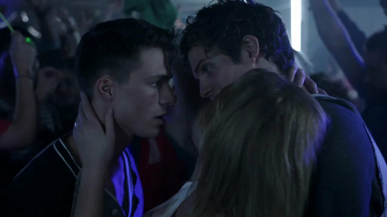 майкл джексон неверленд 2017. помни и джексон удивительный цифровой. помни и джексон удивительный цифровой. волчонок джексон и итан. майкл джексон bad клип.