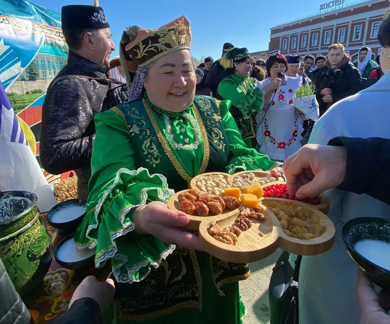 Навруз это какой праздник. Навруз в Башкирии. Праздник «Навруз – встреча весны ». Празднование Нооруза. Навруз в Уфе.