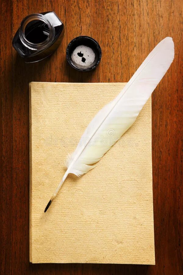 Над бумажным над листом. Перо и бумага. Перо бумага чернила. Перо и лист бумаги. Гусиные перья чернила и бумага.