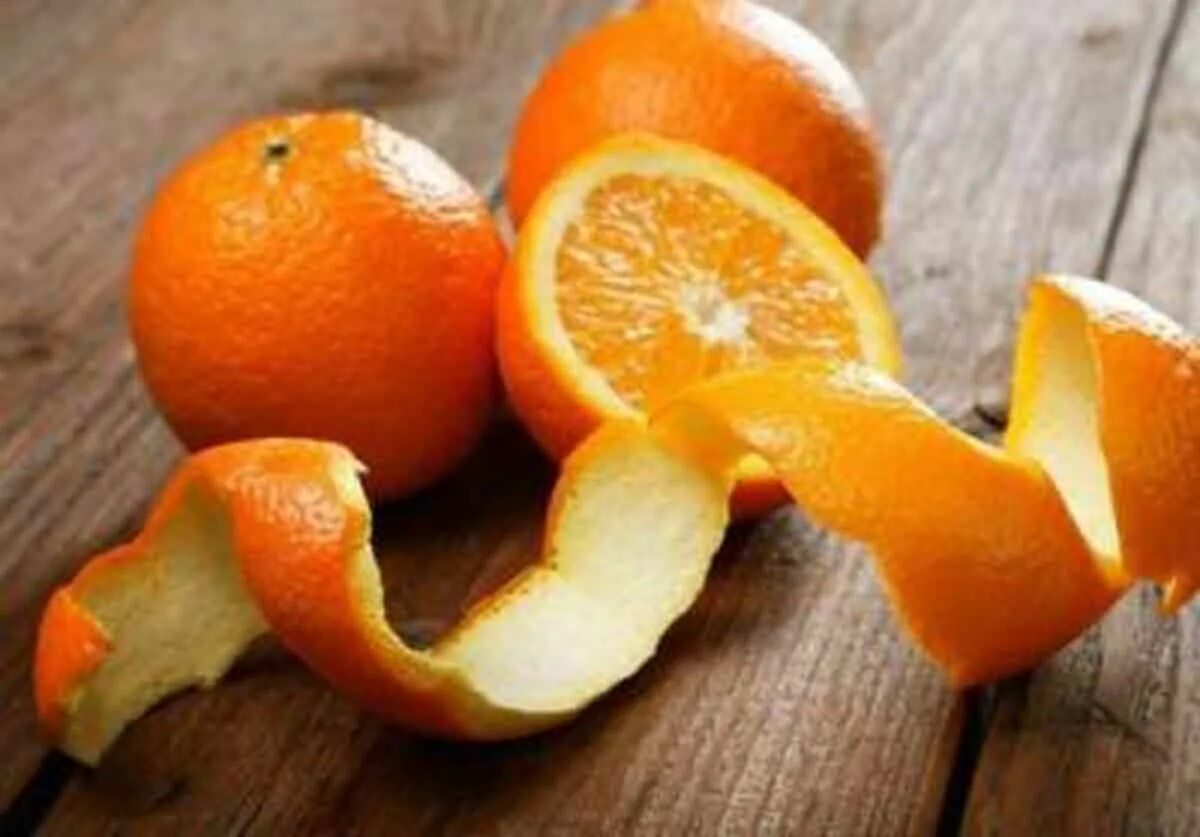 Сухие корки мандаринов. Кожура апельсина. Апельсиновая корка. Корки цитрусовых фруктов. Апельсиновая кожура сушеная.