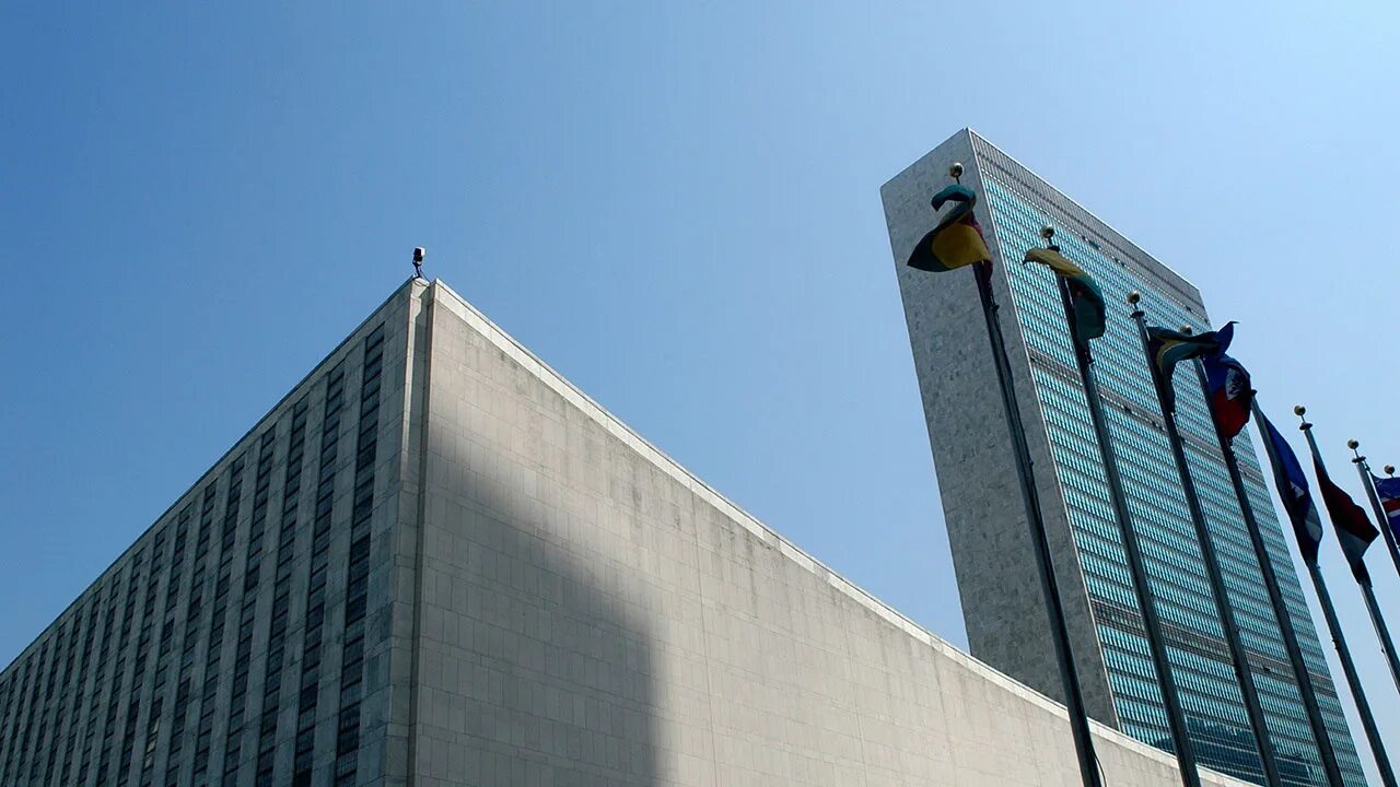 Дом оон. Штаб-квартира ООН В Нью-Йорке. Спецслужбы США. ООН фото. Штаб квартира ОВД.