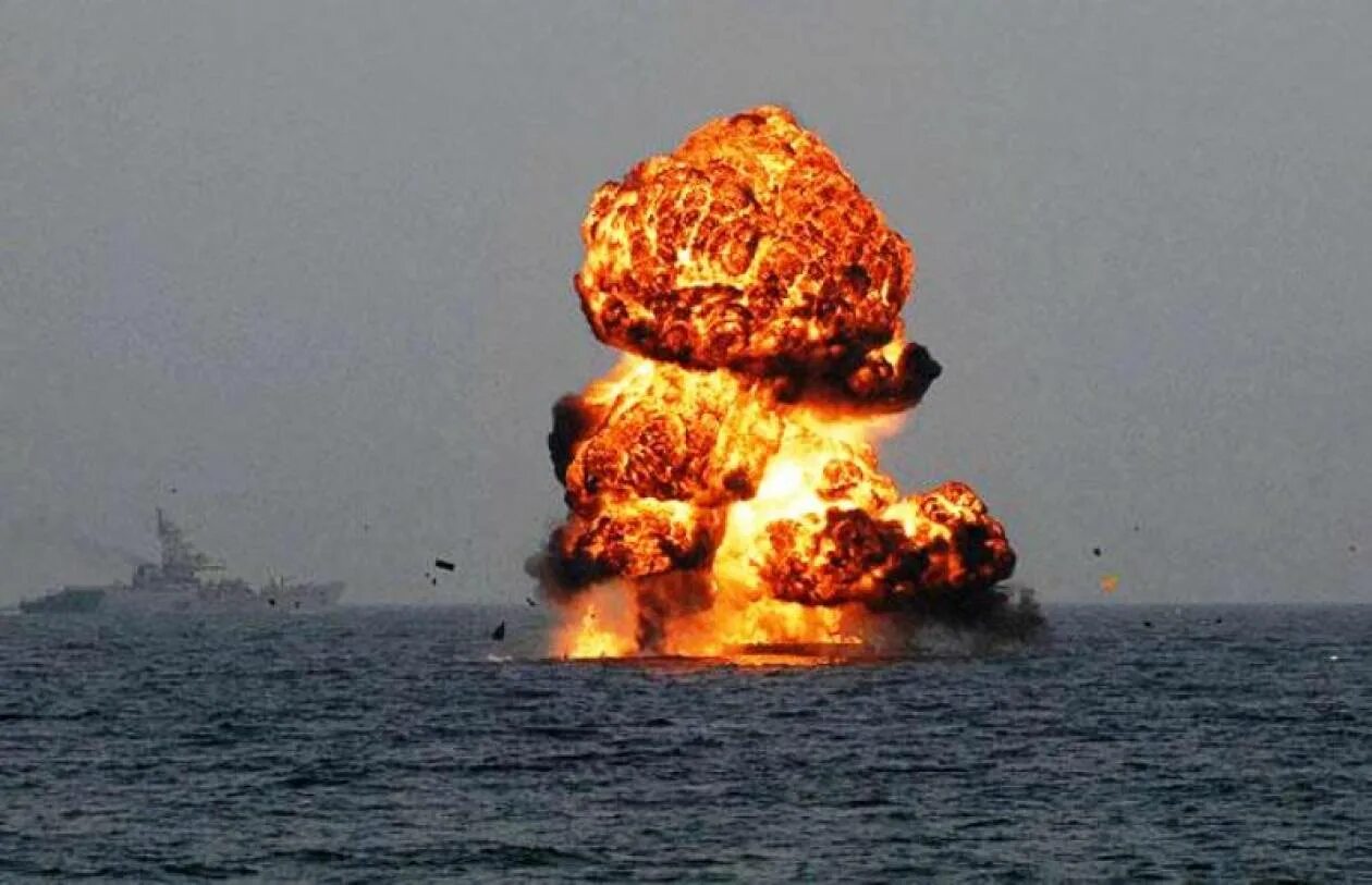 Море в котором горел сероводород. Сероводородная бомба черное мое. Взрыв сероводорода в черном море. Подводный взрыв. Наземный (надводный) взрыв.