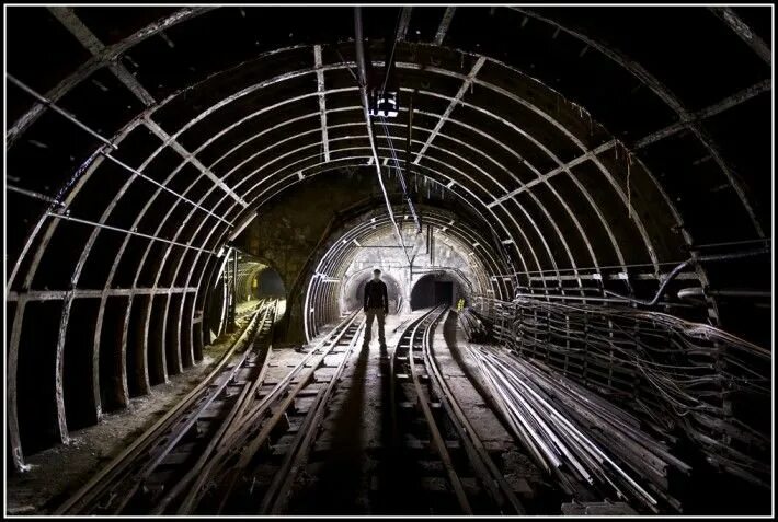 Почтовое метро. Подземное метро лондона. метро лондона туннели. тоннели лондонского метро. диаметр лондонского тоннеля метро.