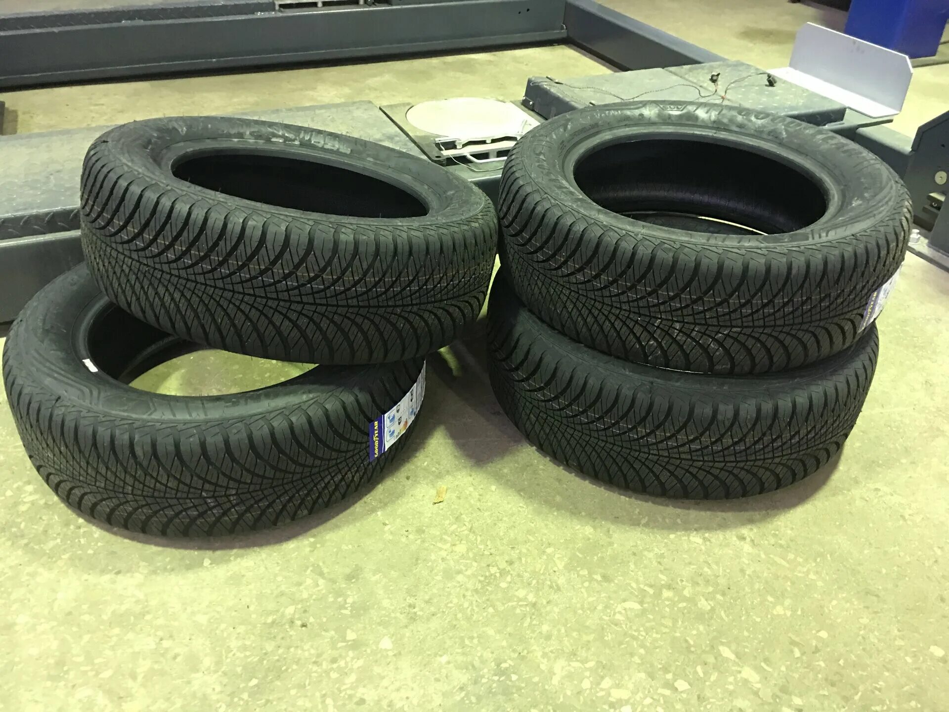 Nokian hakkapeliitta r2 suv. Hakkapeliitta r2 suv 215 65 r 16. Nitto 205/55 r16. летняя резина кама евро 17. бесшумные зимние шины.