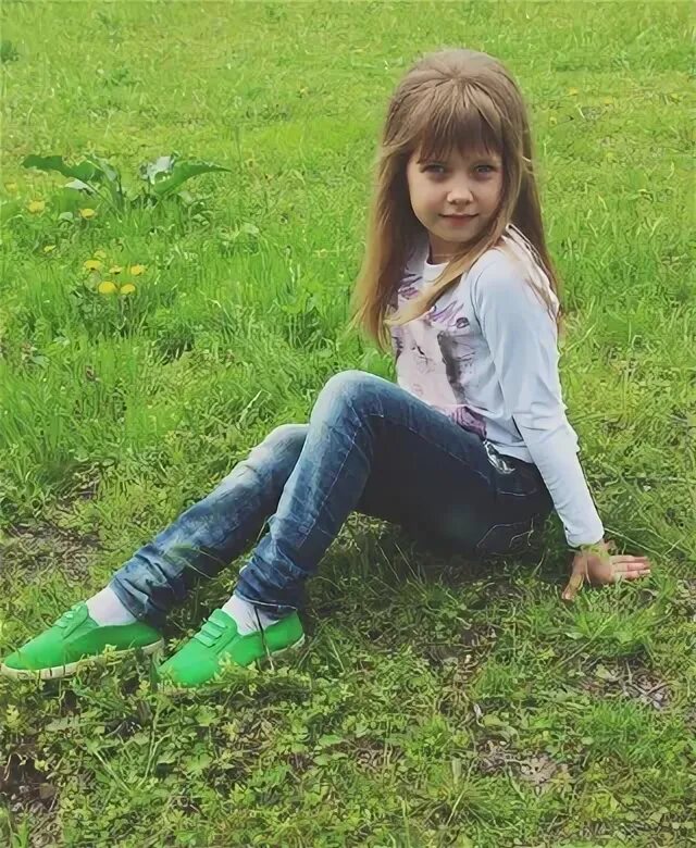 Маленькая леночка. Лена 10 лет. Девочка Лена 8 лет. Леночка 10 лет дома. Маленькую Лену в 7 лет.