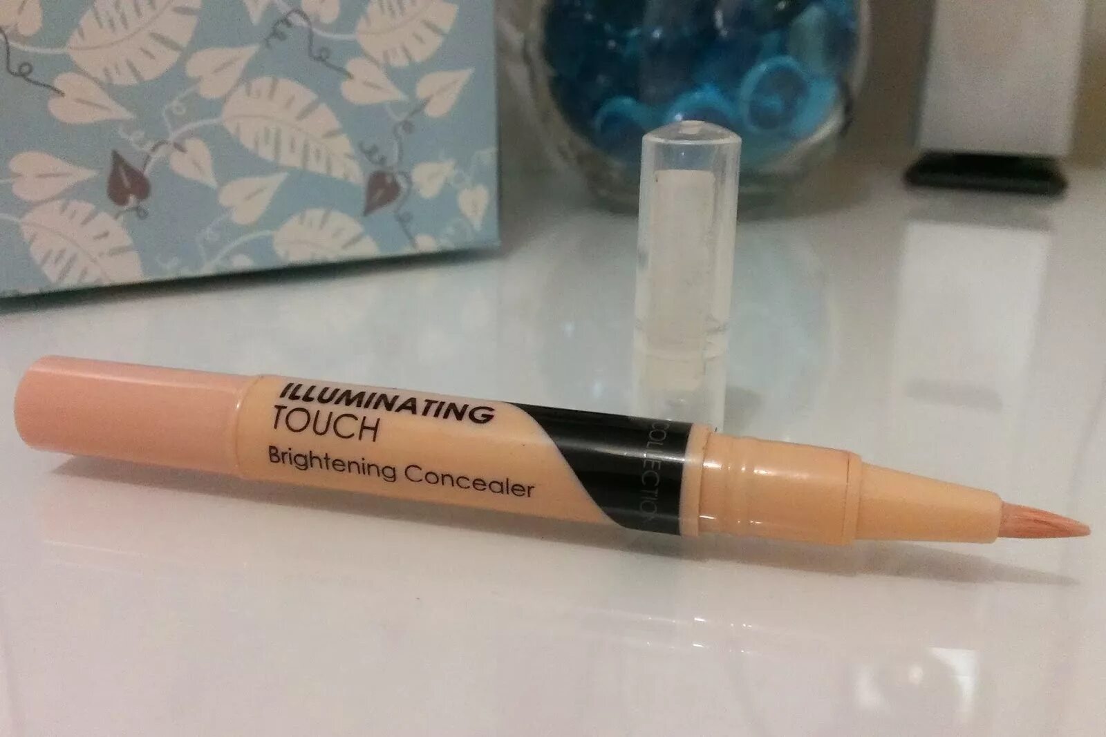 Estée lauder futurist soft touch brightening skincealer. Brightening and tightening Illuminating concealer консилер для кожи под глазами Wand Caramel. Real techniques Brightening concealer. Kur Illuminating Nail concealer купить.