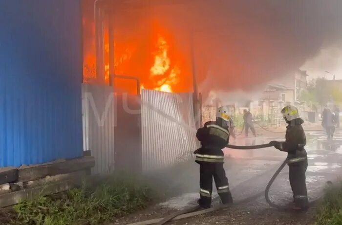 Иваново сгорел. Пожар в городе Иваново. Пожарник тушит пожар. Пожар в Иваново вчера. Пожар нефти.