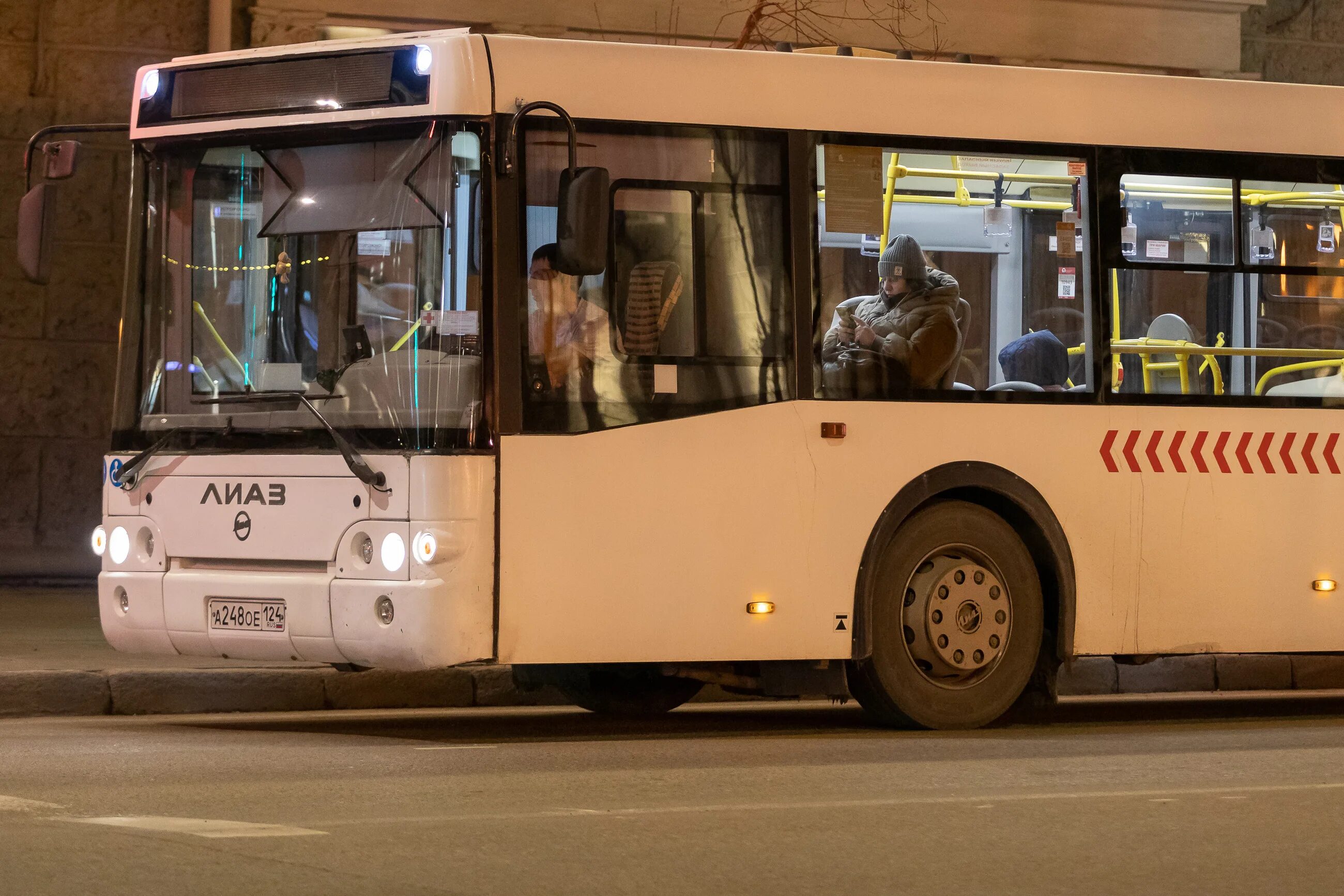 Первый автобус красноярск. Автобус. Автобусы среднего класса. Красноярский автобус. Общественный транспорт Красноярск.