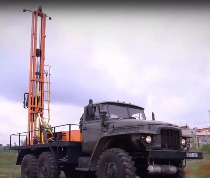 Урал буровая установка. Урал 4320 урб-2а2. урал 4320 буровая. урал 4320 буровая урб 2 5а. буровая машина урб 2а2 на базе урал 4320.