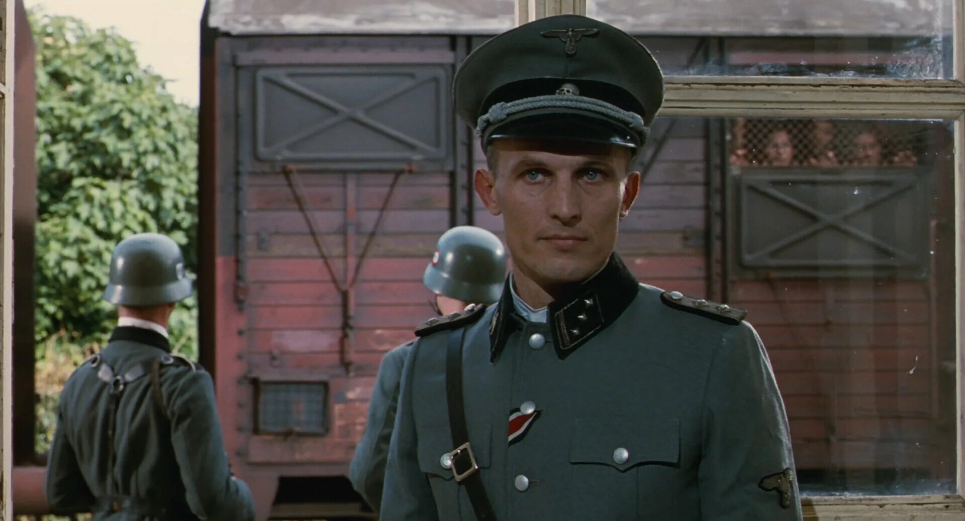 Капитан уильям хозенфельд. Немецкий офицер спас. Марлон брандо молодые львы. Вальтер немецкий офицер. Немецкий офицер спас.