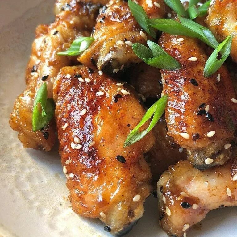 куриная окорочка блюдо. курица с розмарином. курица в пряном соусе. курица в пряном соусе. курица в пикантном соусе.