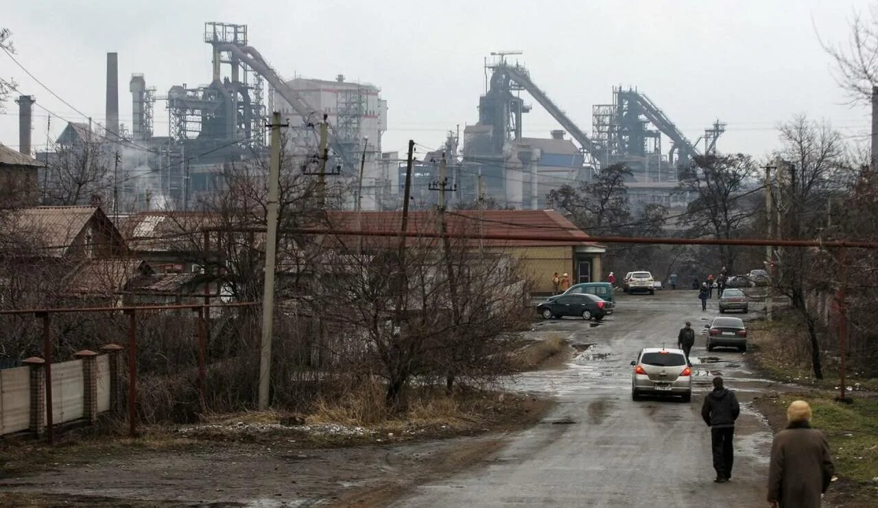 Заводы донбасса. Горловский коксохимический завод. Енакиево металлургический завод. ЕМЗ Енакиево. Завод ЕМЗ Енакиево.