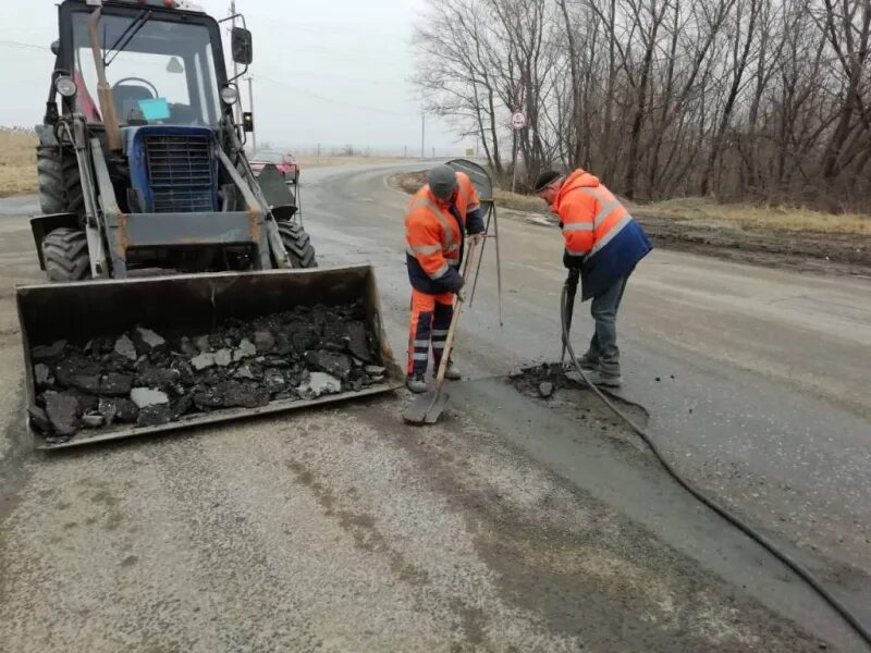 Дорожные работы. Ямочный ремонт. Покрытие дорожного полотна. Дорожные работы по ремонту. Включи асфальт 3