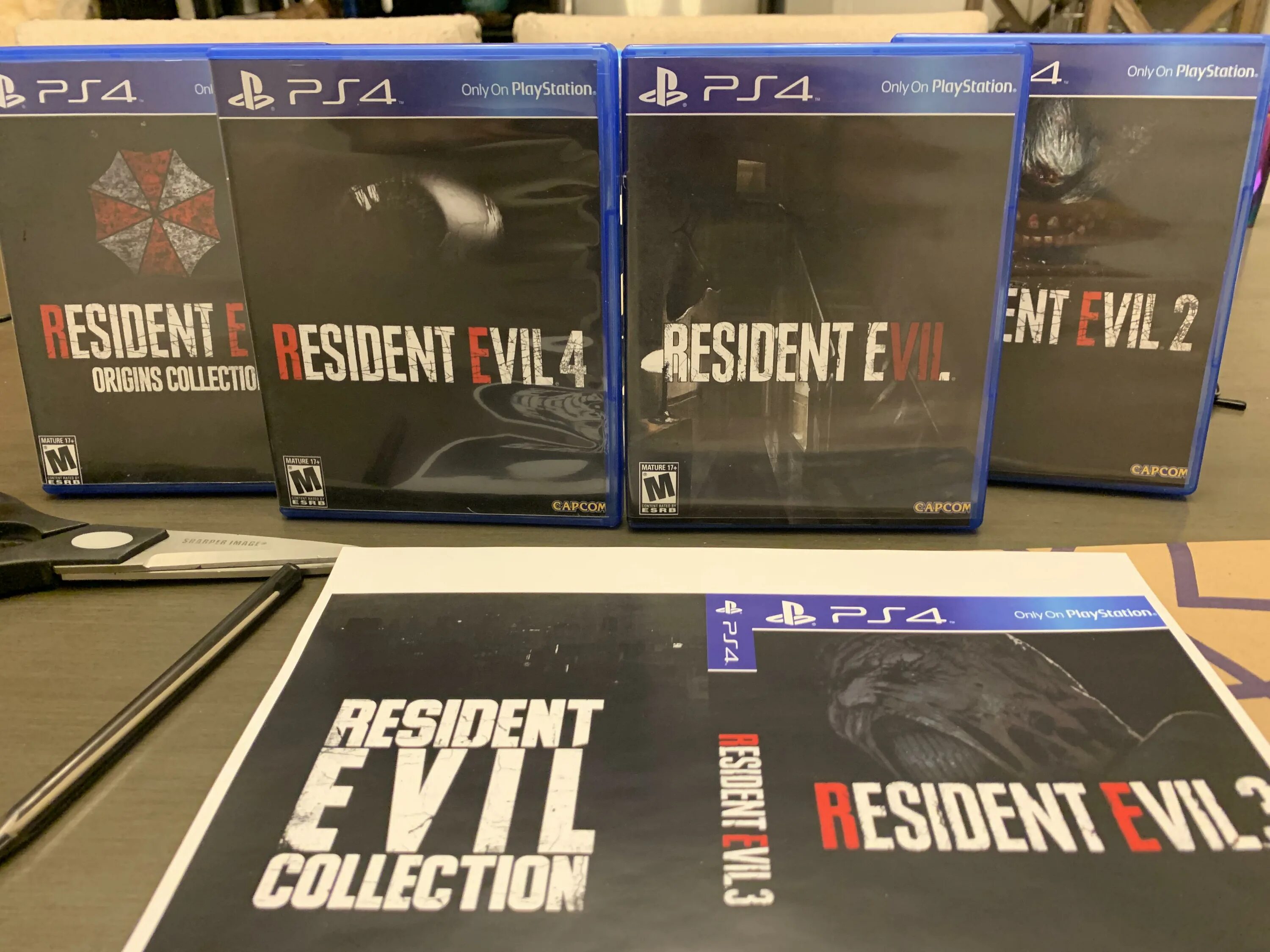 Resident evil collection. Resident Evil collection ps4. Диск ПС 4 резидент эвил коллекция. Resident Evil Origins collection [ps4, английская версия]. Резидент ивел оригинал коллекшн ПС 4.