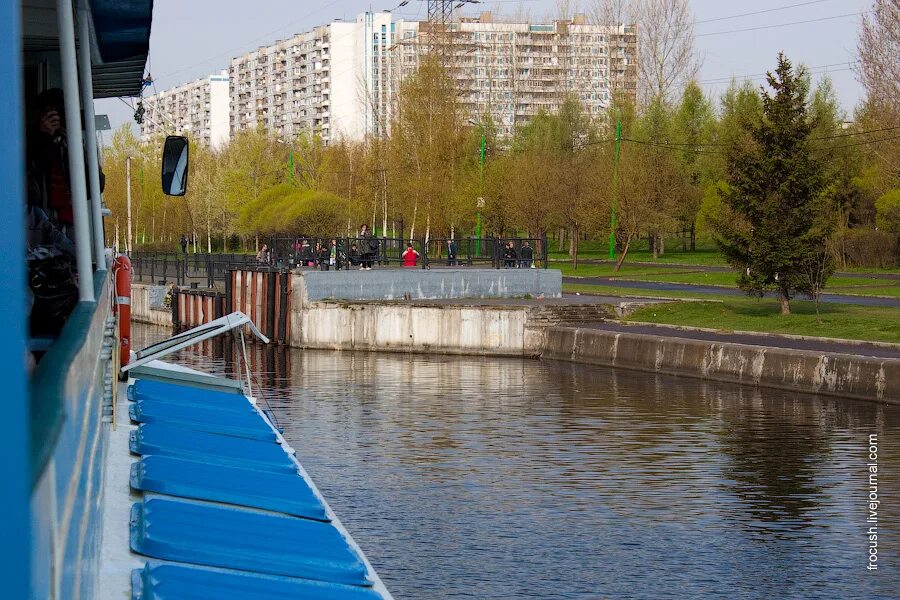 Видное река. Батайский проезд берег Москвы реки. Пруд с бетонным берегом. Остановка берег Москвы реки. Город видное реки