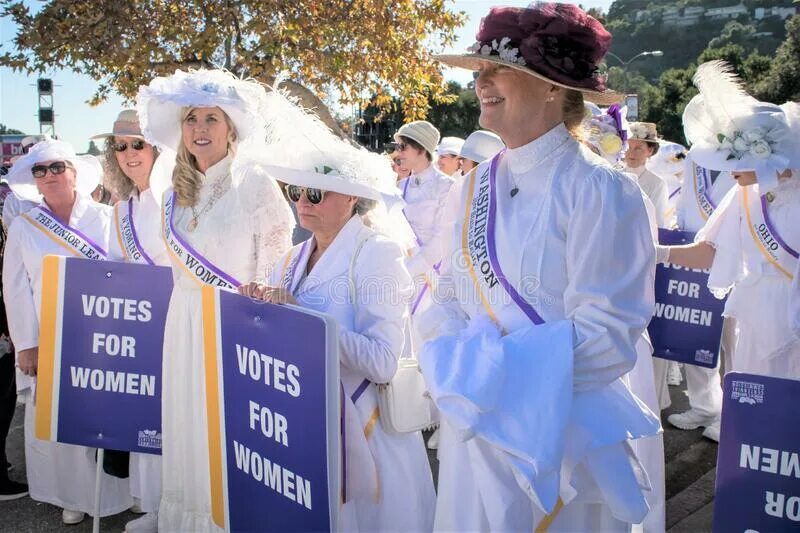 Избирательное право женщин в сша. Женское избирательное право в США. Suffragist. Международный женский день равноправие. Suffragist флаг.