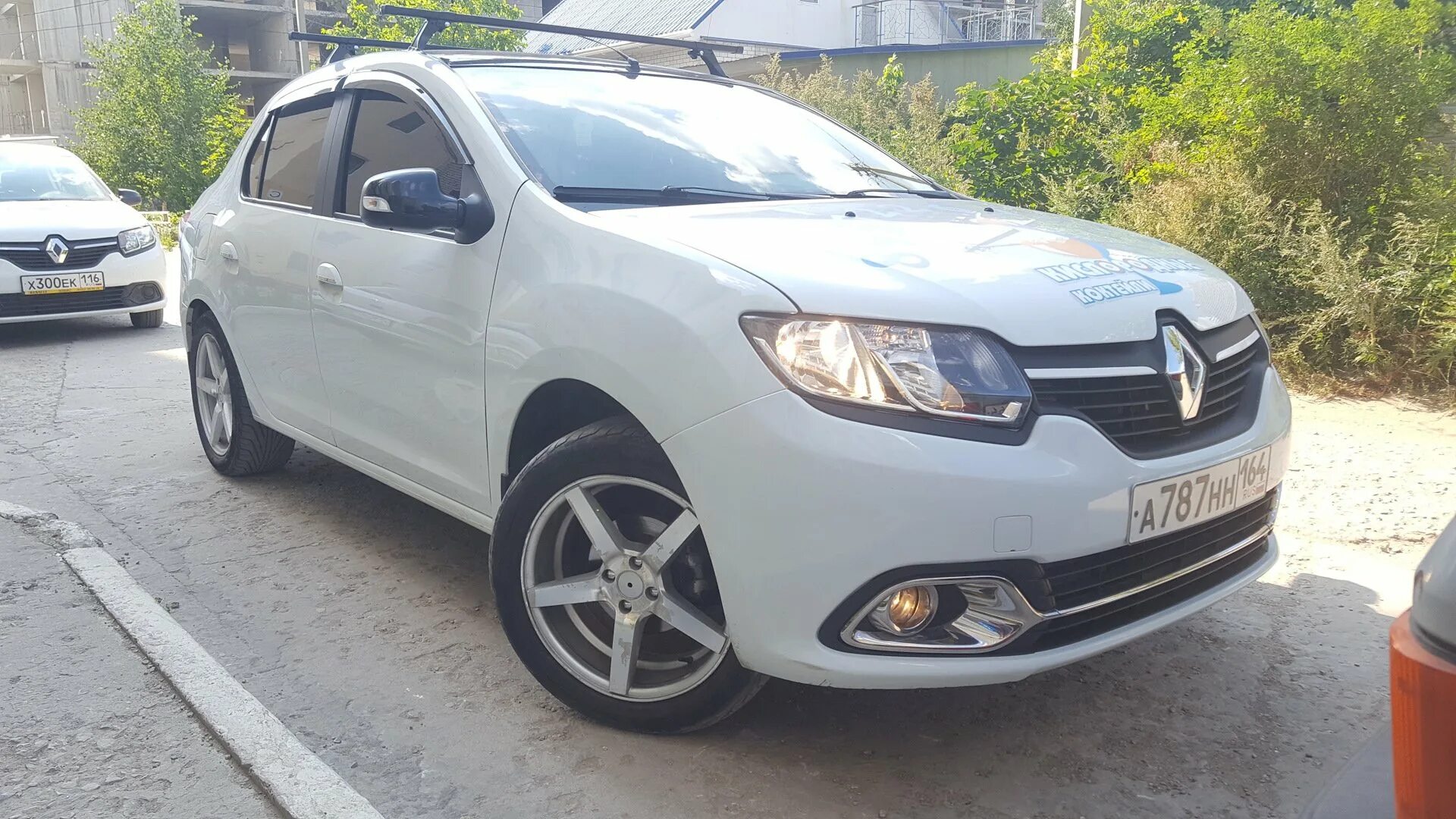 Логан 2 на 17 дисках. Renault logan 2 r16. Диски на рено логан 2. Диски 17 logan 2. Рено логан r18.