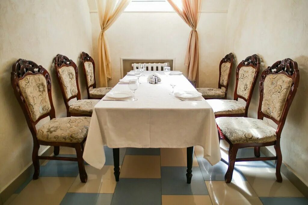 Монарх кафе тюмень меню. Кафе монарх тюмень. Кафе монарх. Кафе монарх. Монарх кафе рязань.