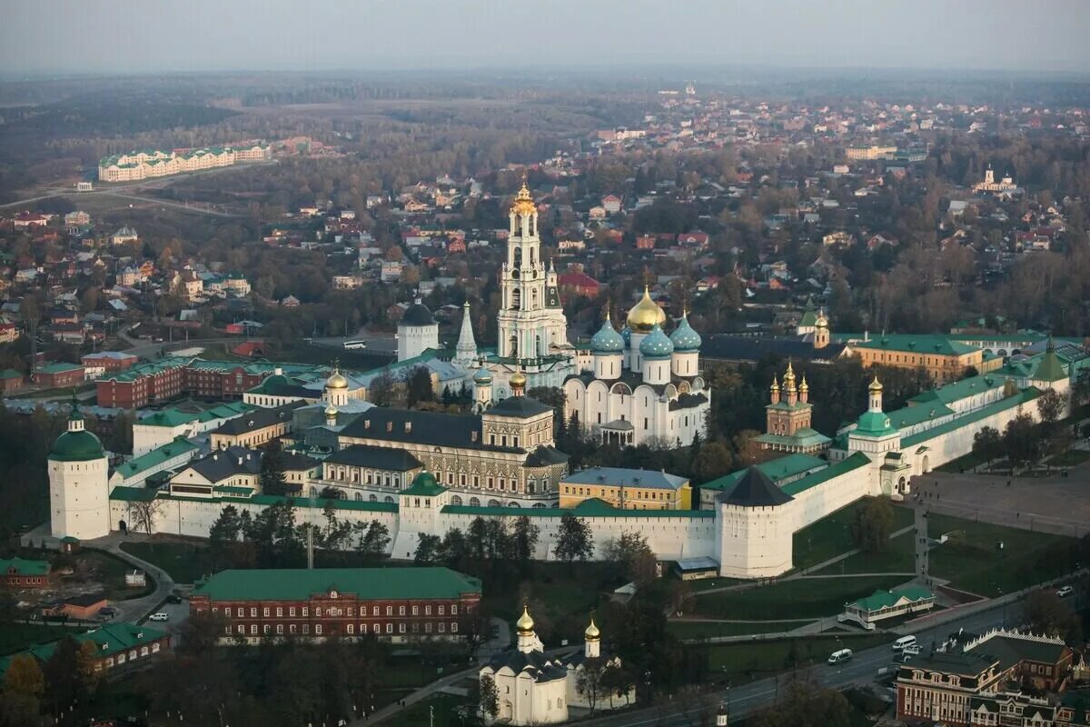 Троице-Сергиева Лавра сверху. Сергиев Посад Московская область. Сергиев Посад центр города.