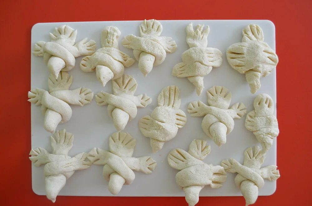 Самовар из пластилина для детей. Кружок лепка из соленого теста. Лепка во второй младшей группе бублики баранки. Поделки из соленого теста машина. Конспекты лепки из теста.