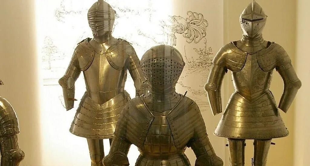 вес рыцарских лат. тракийски доспехи. доспехи рыцаря вес. вес доспехов средневекового рыцаря. средневековые доспехи названия.