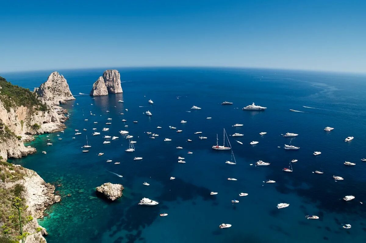 Большие острова средиземного моря. Тирренское море капри. Тирренское море Италия. Остров капри. Остров Capri Италия.