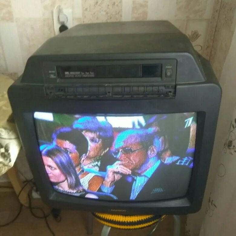 Телевизор видео двойка. Телевизор моноблок daewoo. Видеодвойка шарп vhs. Видеодвойка панасоник 90х кассеты. Goldstar kf-14v30.