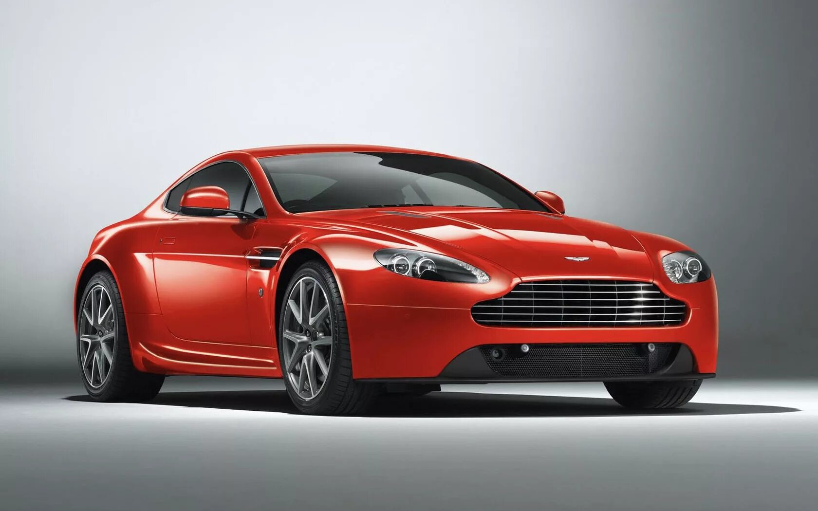 Aston Martin Vantage 2012. Aston Martin v8 Vantage 2012.