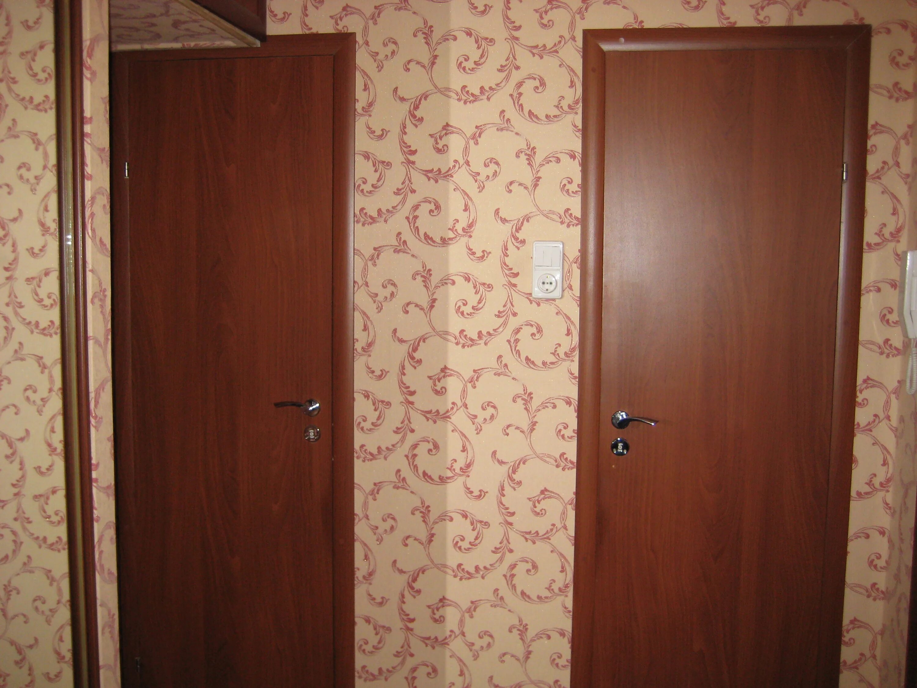 Дверь в ванную 137