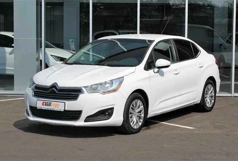 Купить ситроен могилев. Citroen c4 2013 White. Ситроен с4 2013 седан белый. Ситроен с4 седан 2013. Citroen c4 седан 2013.