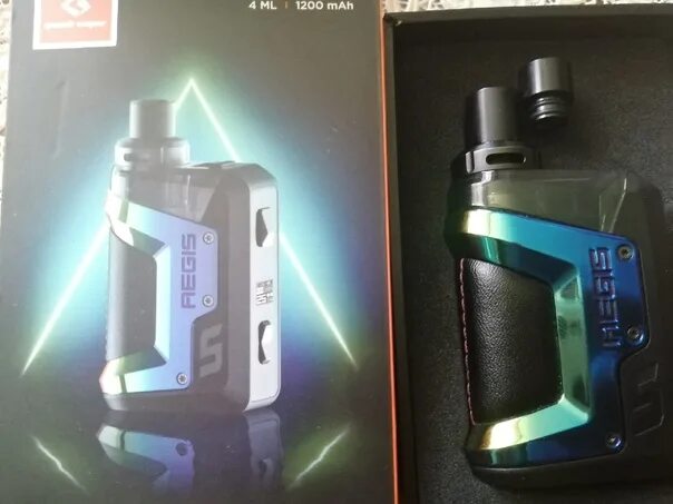 Куда заливать жижу в аегис. Аегис хиро 1 градиент. aegis hero градиент. аегис one градиент вейп. аегис хиро 1 зарядка.