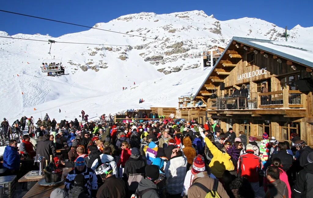 Koutalaki Ski Village. Куршевель folie douce. Валь Торанс постеры. La folie douce где находится.