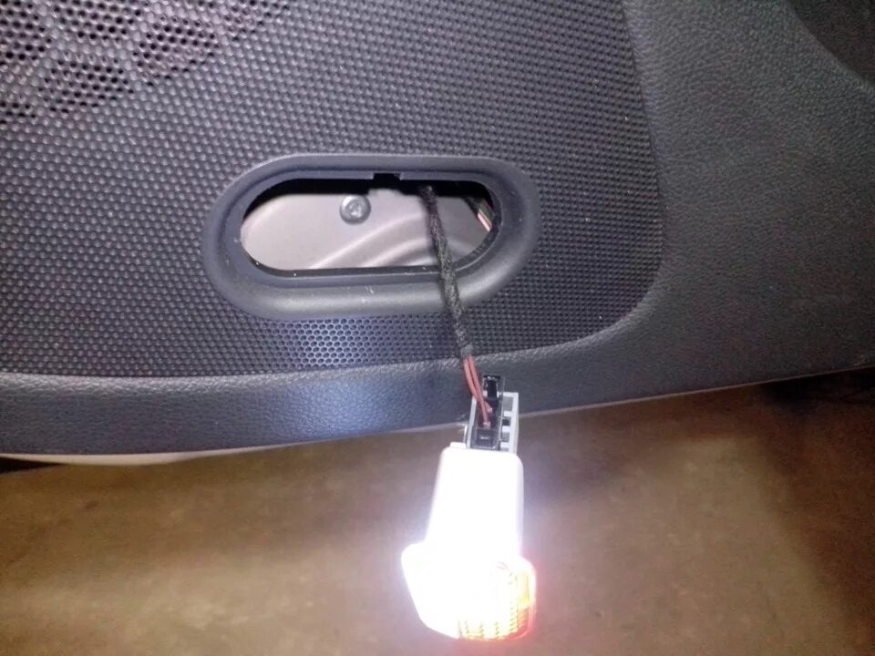 Как заменить переднюю подсветку LED подсветка салона Mazda 3 (1G) BK, 2 л, 2007 года аксессуары DRIVE2