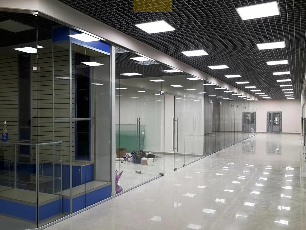 Коммерческое помещение. Помещение в тц. Помещение в тц. Перегородки для торговых площадей. Торговое помещение в тц.