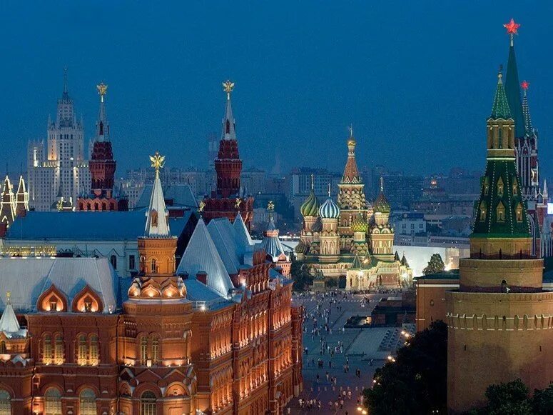 Гостиница carlton москва. Проекция на мгу. Лил пип в москве красная площадь. Stay in moscow. Stray kids в москве 2019.