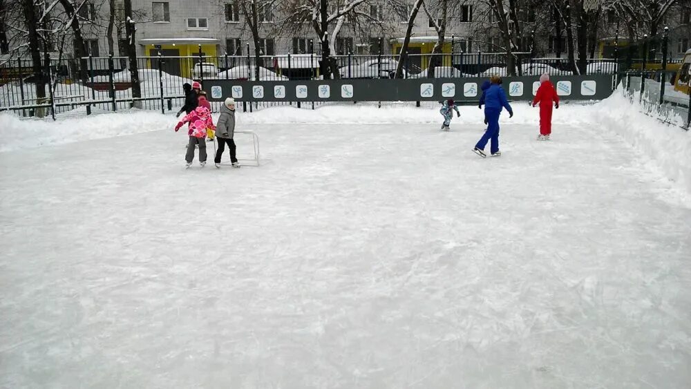 фотографии на катке. фото снежных катков. катки работающие в марте. лидер лэнд каток. катки работающие в марте.