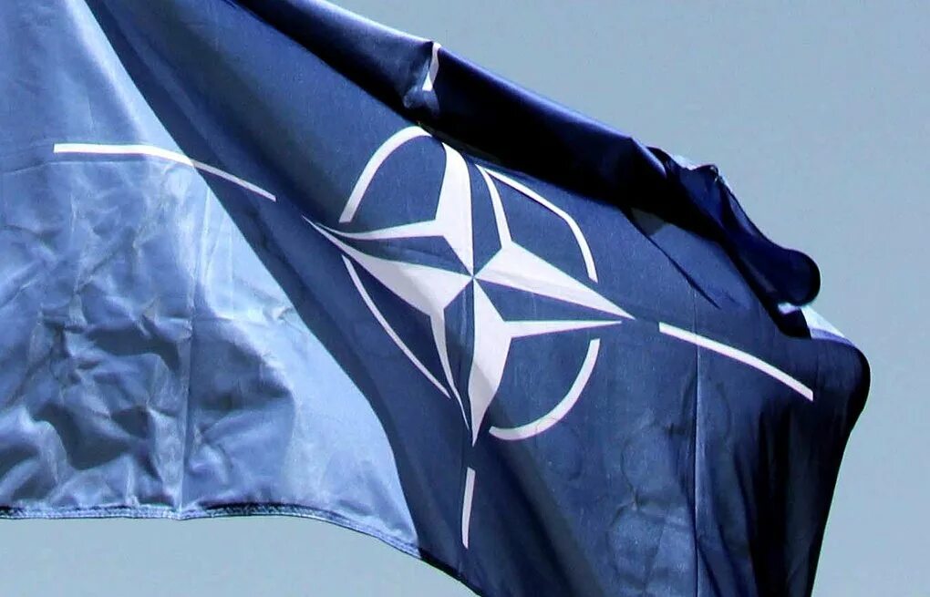 Нато отреагировало. Восточный фланг НАТО. Финны в НАТО. Минобороны Эстонии флаг.