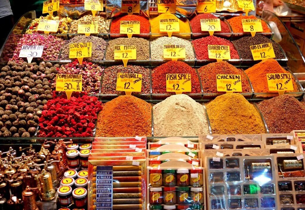 Привезти из заграницы. Spice Bazaar Стамбул. Рынок Шарм-Эль-Шейх. Сувениры из Египта. Суневиры из Египта.