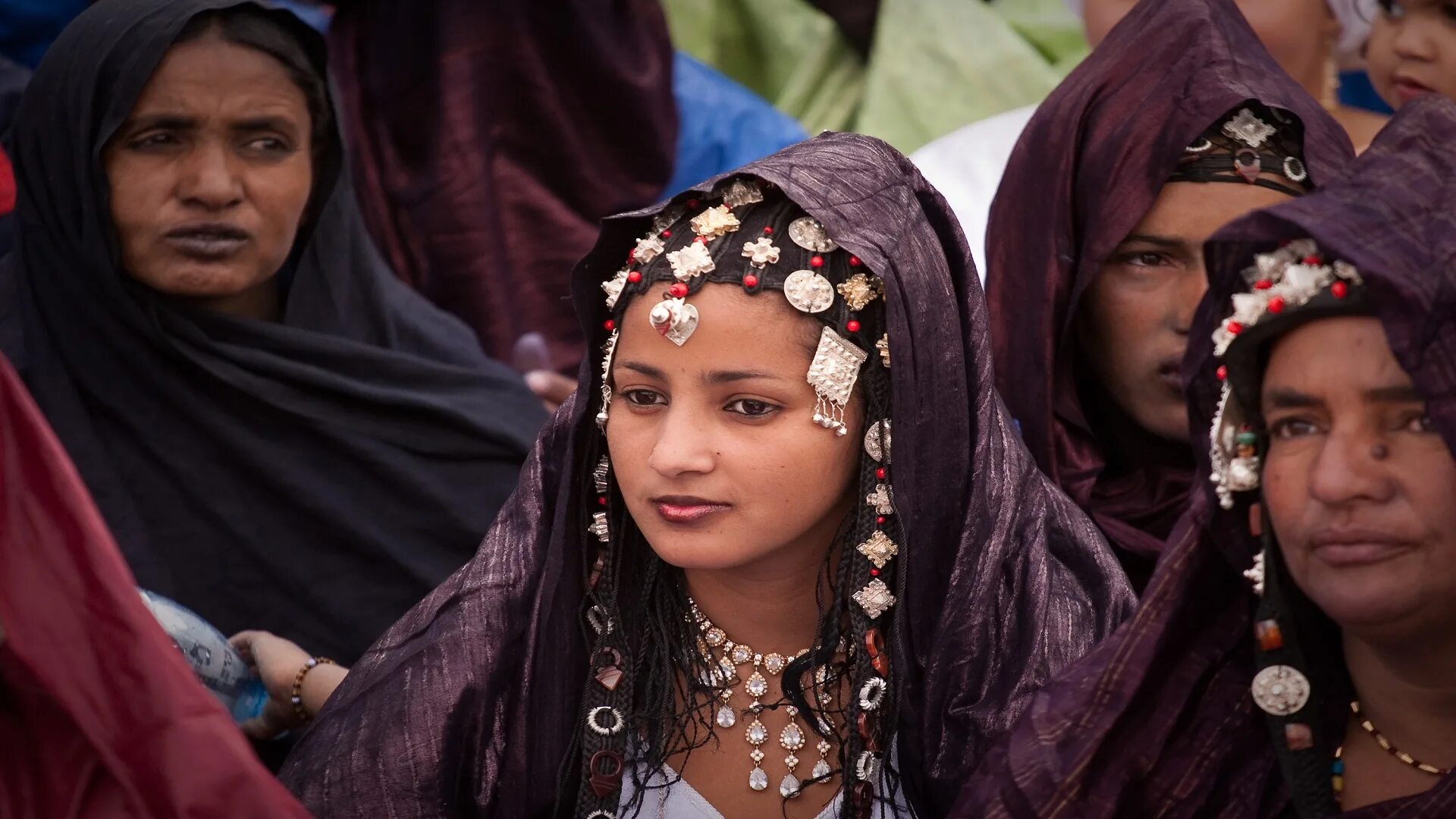Берберы и туареги. Берберы туареги бедуины. Туареги народ Африки. Туареги племя кочевников Африки.