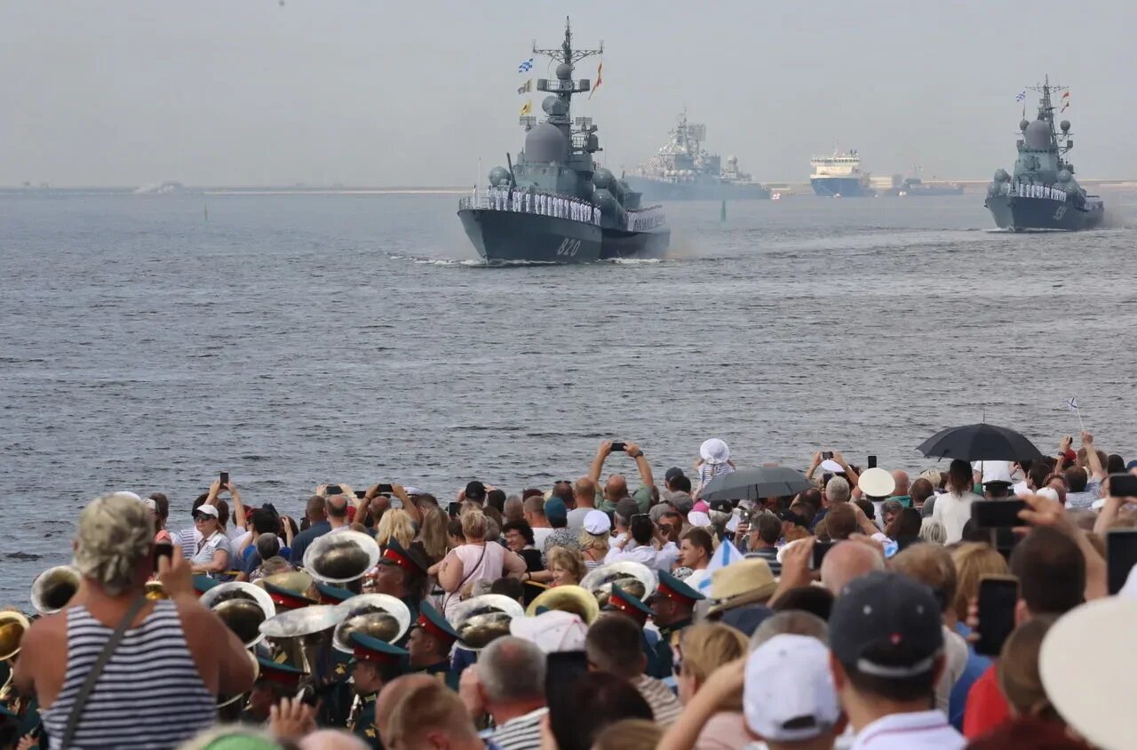 Военно-морской парад в Санкт-Петербурге 2021. Парад ВМФ В Кронштадте. День морского флота в Кронштадте. Парад ВМФ В Кронштадте 2023. День военно морского флота в 2024