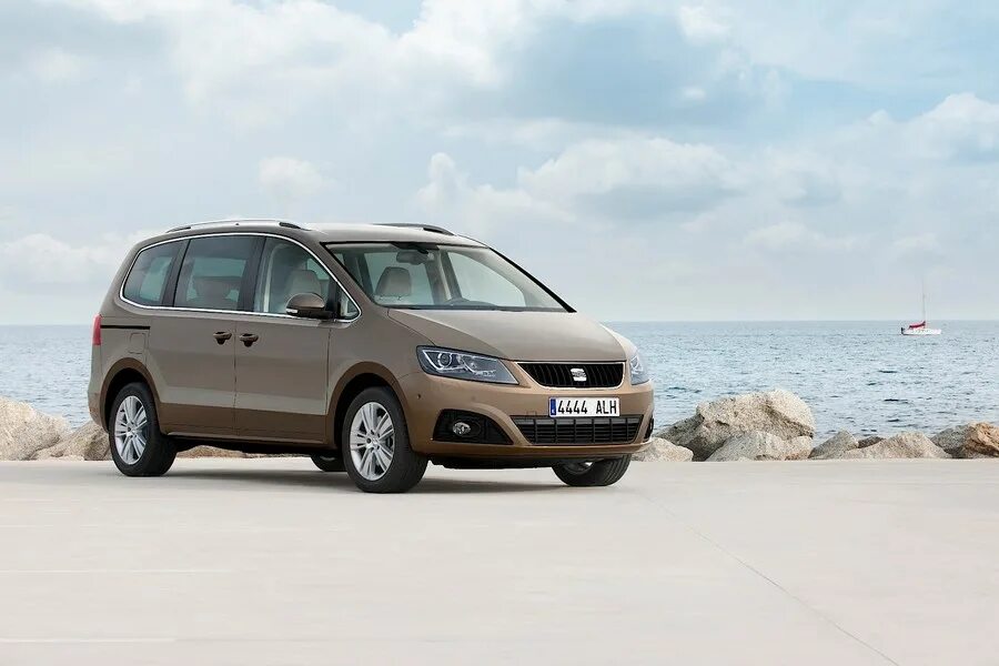 Seat alhambra 2012. Seat 4wd. Seat 4wd. Сеат альтеа 4 freetrack. Seat alhambra 2012.