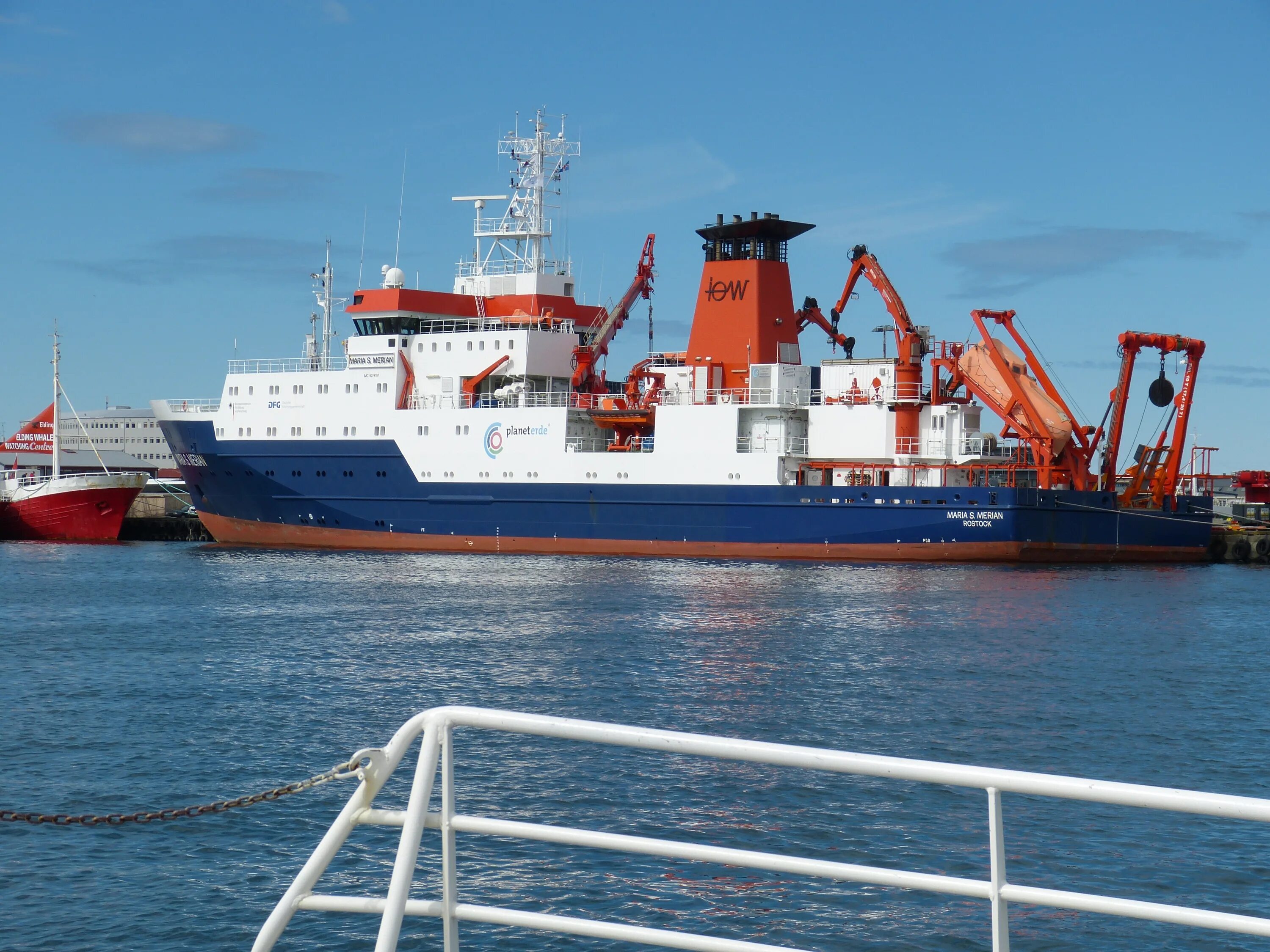 Какое судно изображено. Исландия морской порт. рейкьявик морской порт. морские порты исландии. исландское судно.