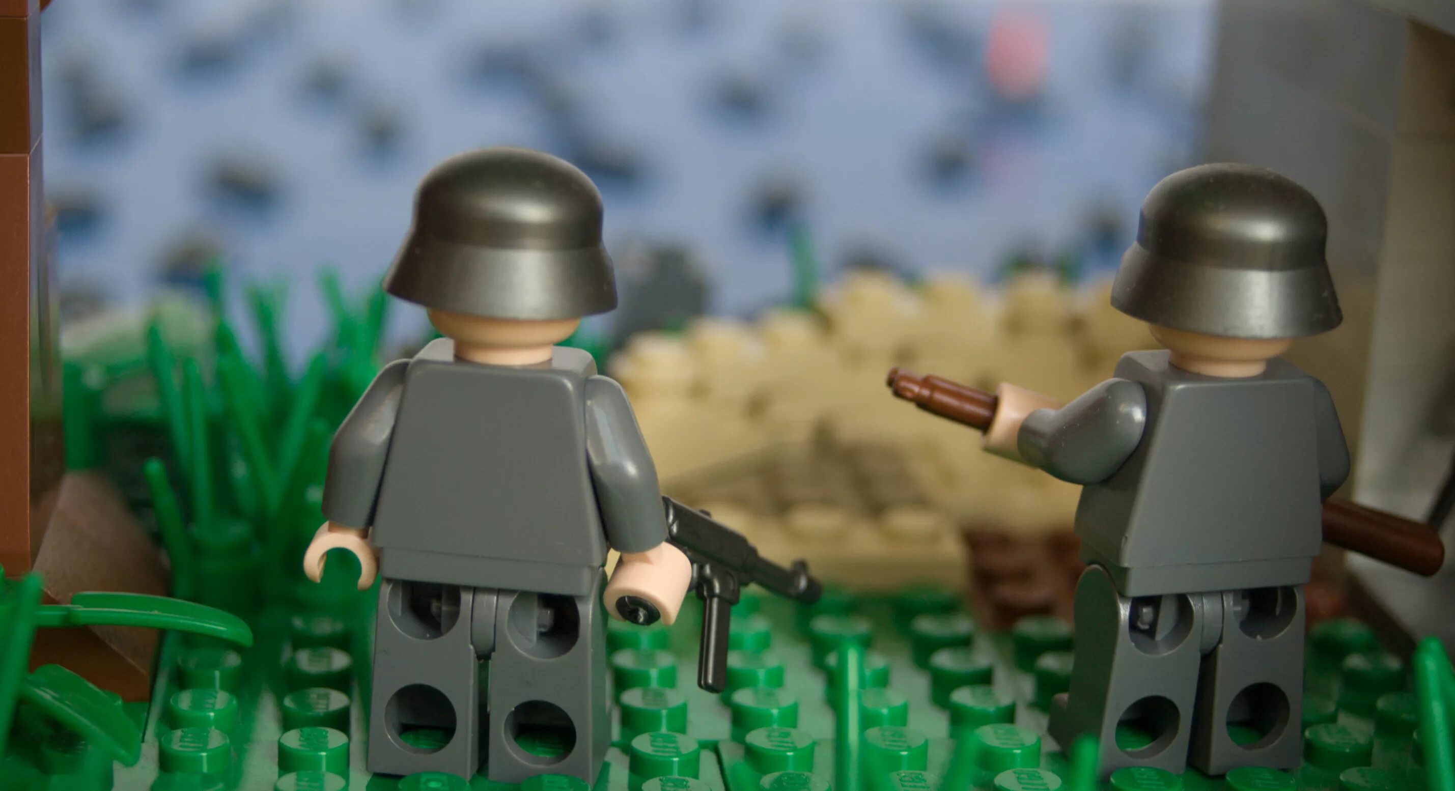 Поставь какую нибудь военную. Поставь какую нибудь военную